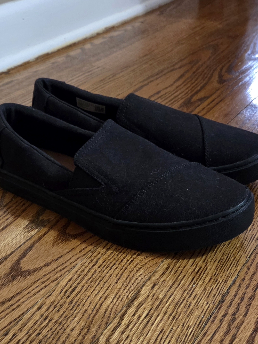 NEW Toms Womens Black Slip-On Canvas Sneakers